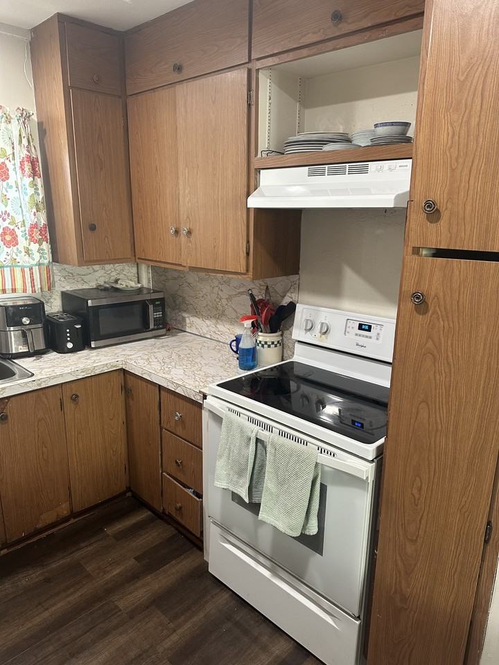 2312 Knapp St - Photo 6 of 23