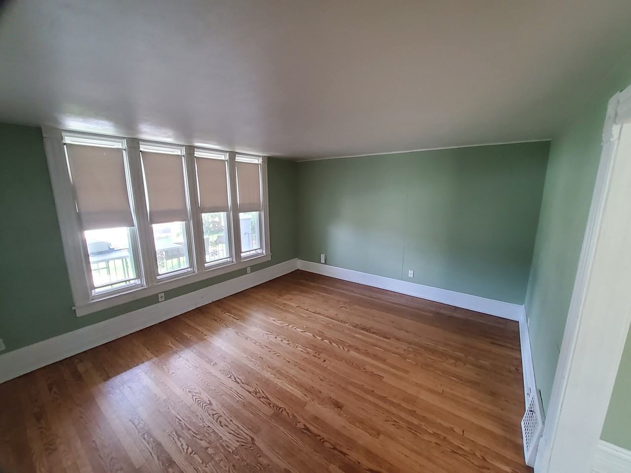 1134 N 44th St - Photo 3 of 6