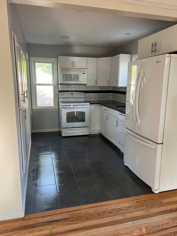 4402 Cooper Ave - Photo 2 of 12