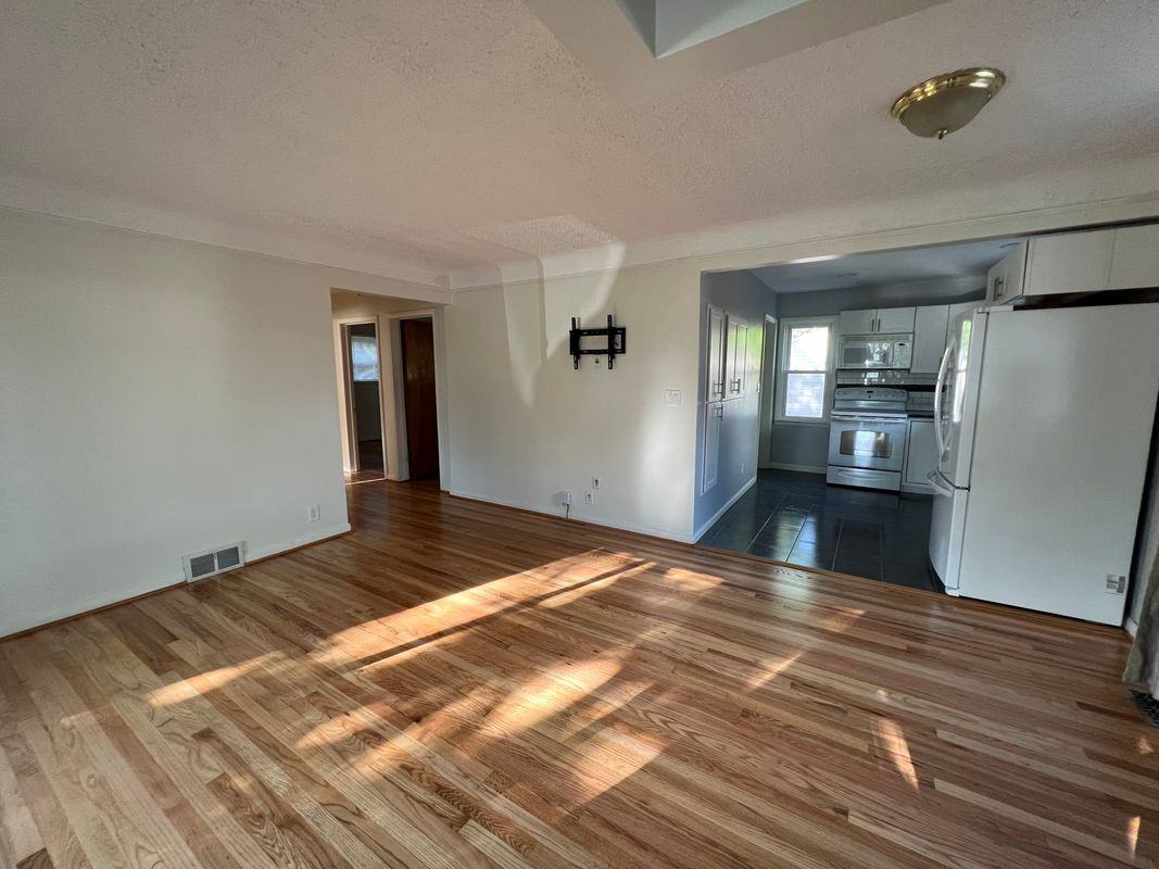 4402 Cooper Ave - Photo 3 of 12