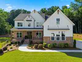 featured image of 401 Oakleigh Ave