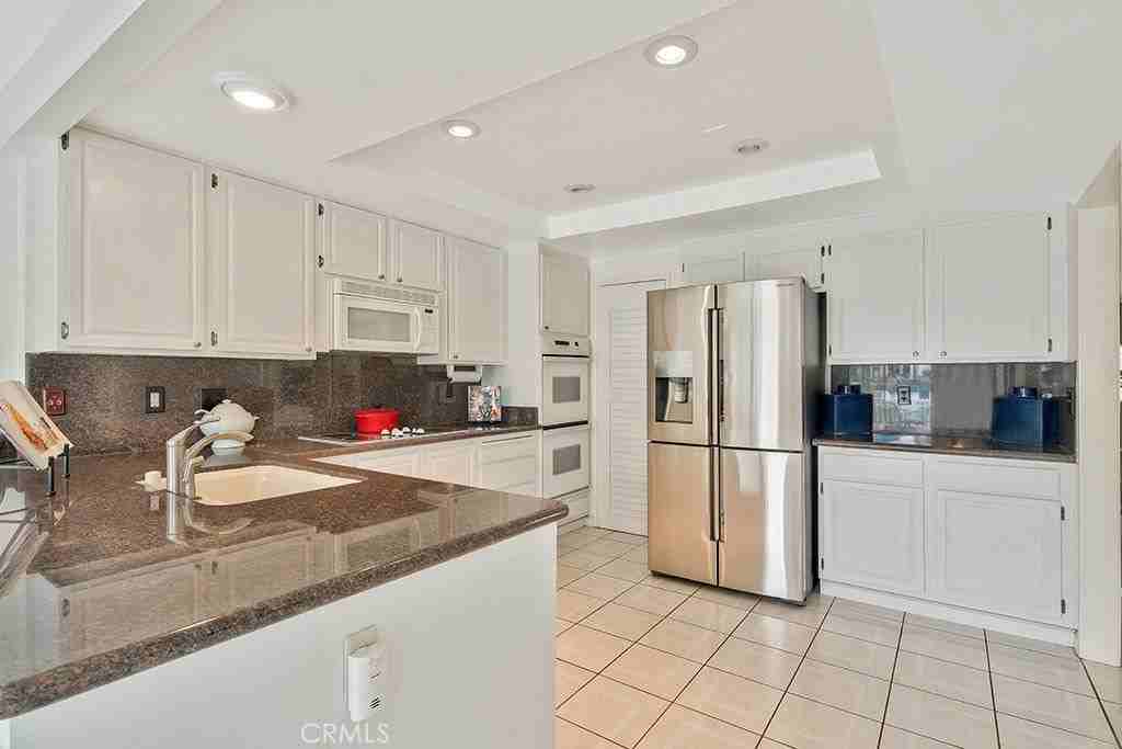 21978 Cayuga Ln - Photo 3 of 5