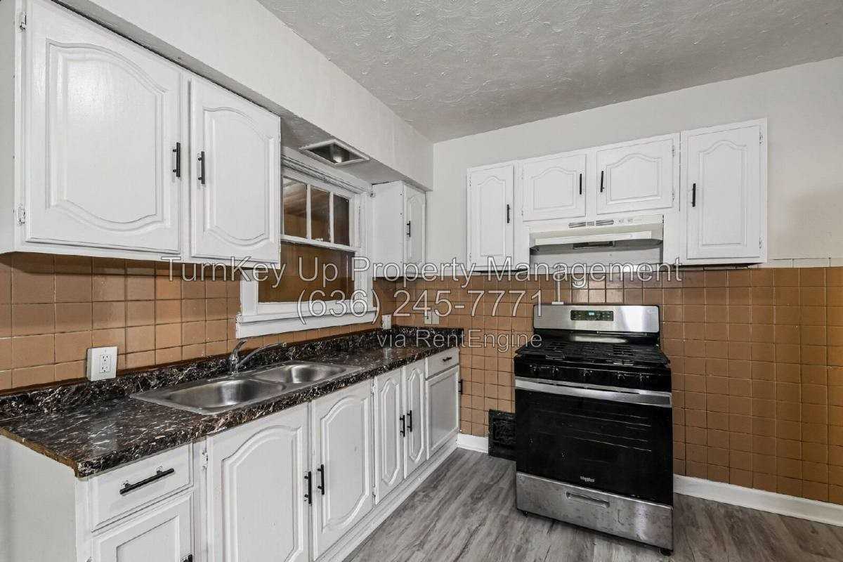 6997 Edison Ave - Photo 3 of 10