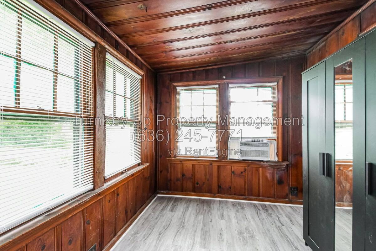 6997 Edison Ave - Photo 4 of 10