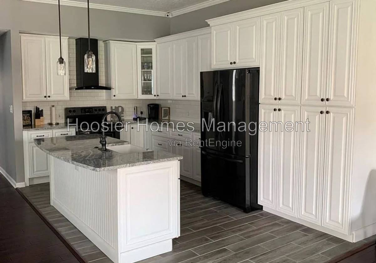 1301 Spann Ave - Photo 3 of 10