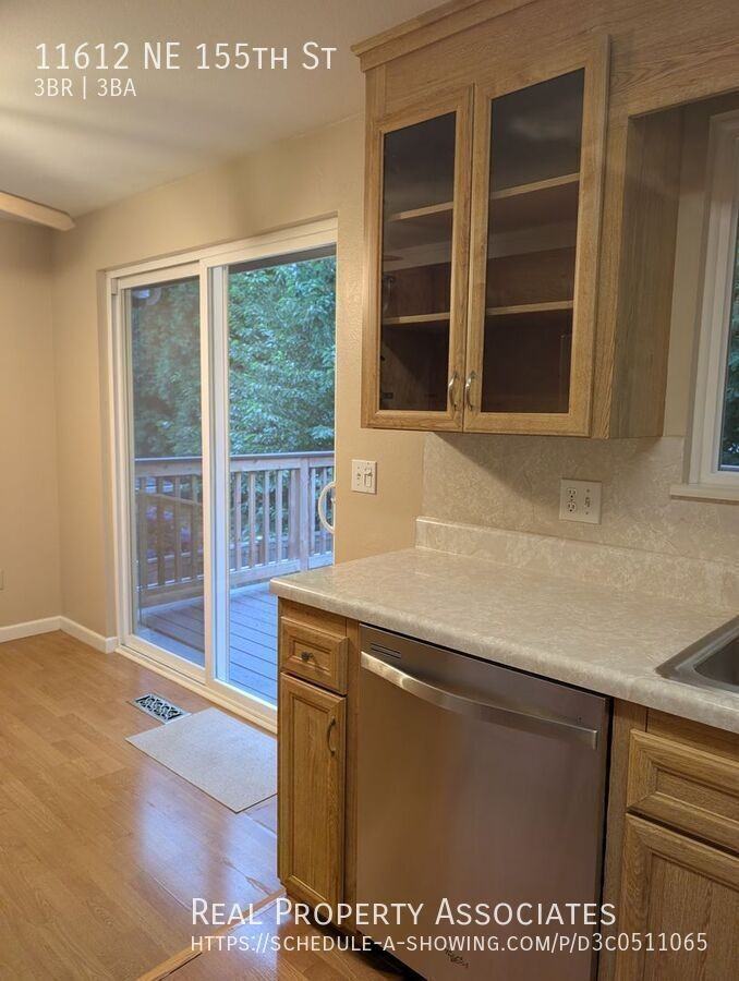 11612 Ne 155th St - Photo 5 of 47