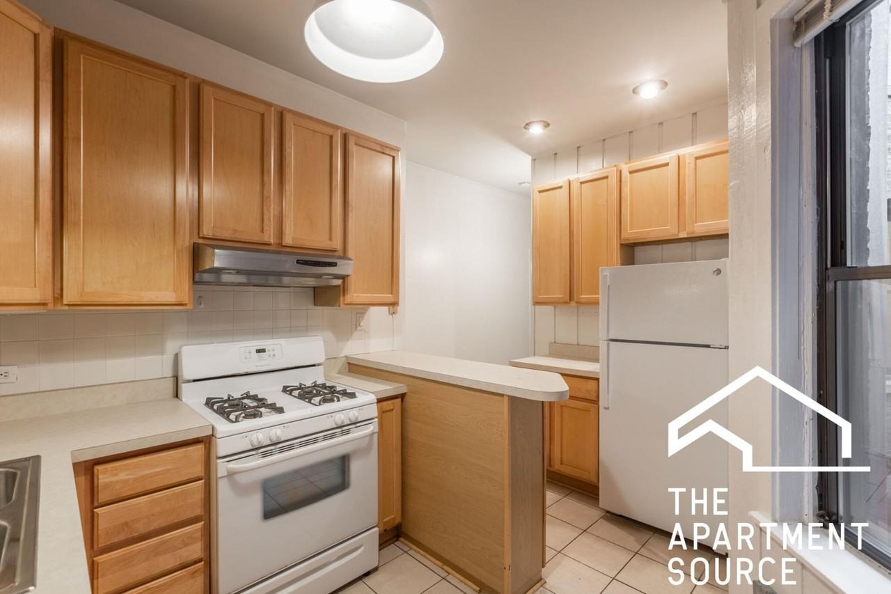 1216 N Dearborn St #B2 - Photo 2 of 14