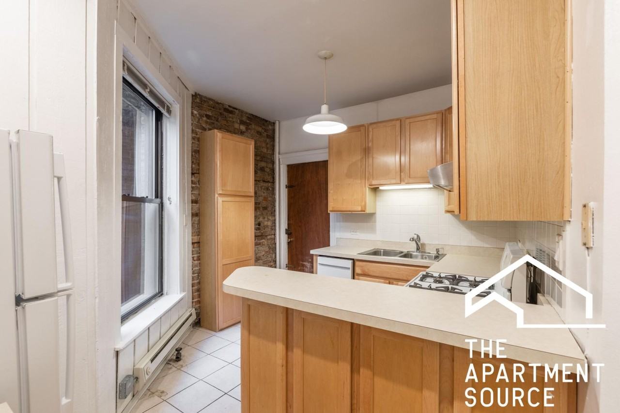 1216 N Dearborn St #B2 - Photo 3 of 14