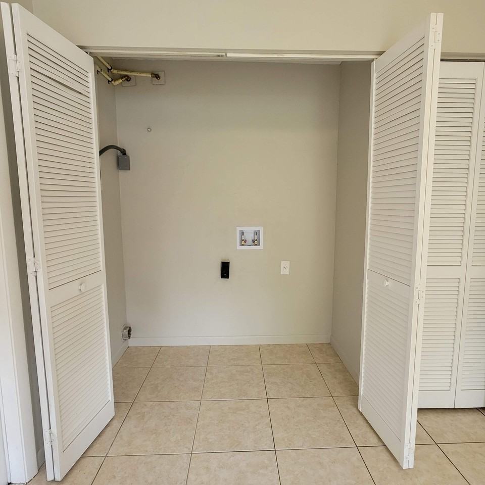 8411 N Greenwood Ave - Photo 3 of 20