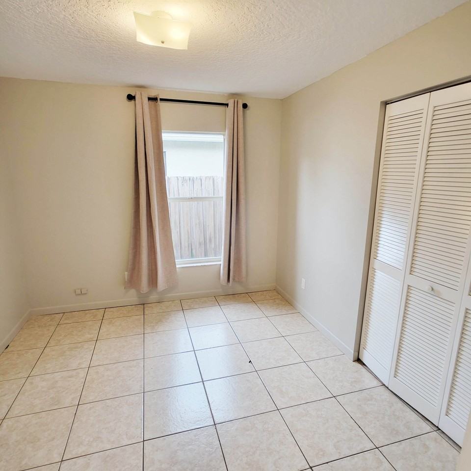 8411 N Greenwood Ave - Photo 5 of 20