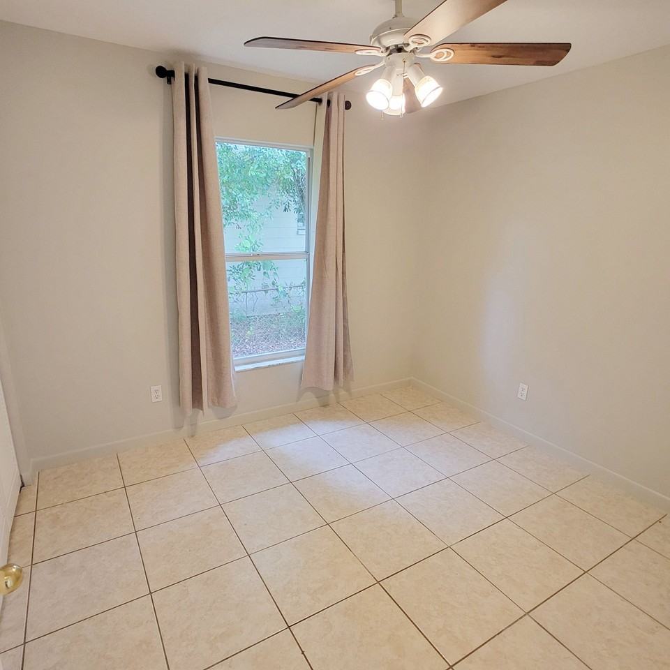 8411 N Greenwood Ave - Photo 6 of 20