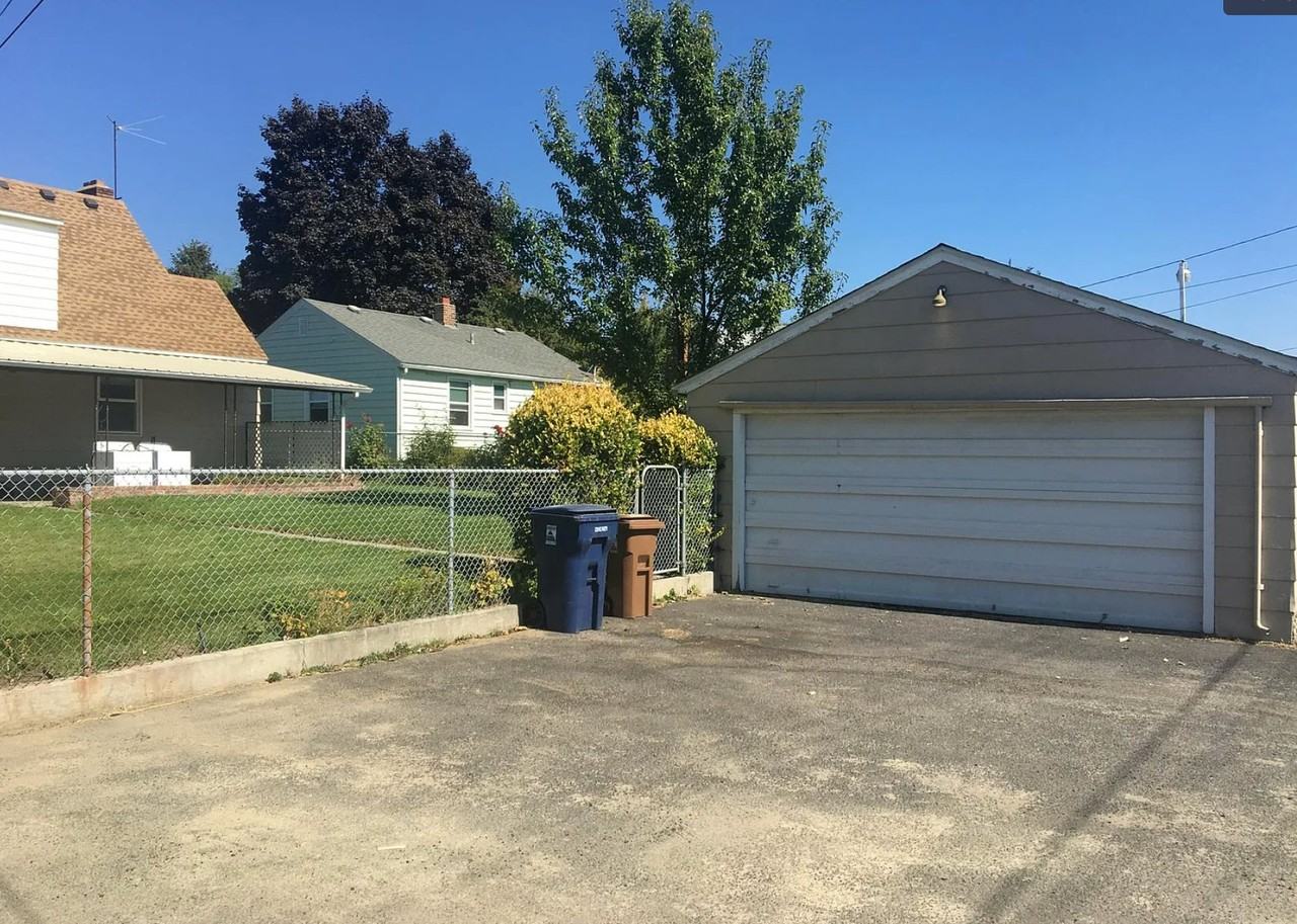 2827 W Sanson Ave - Photo 3 of 9