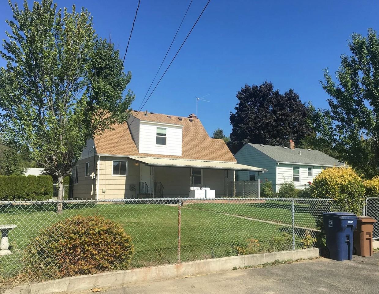 2827 W Sanson Ave - Photo 4 of 9