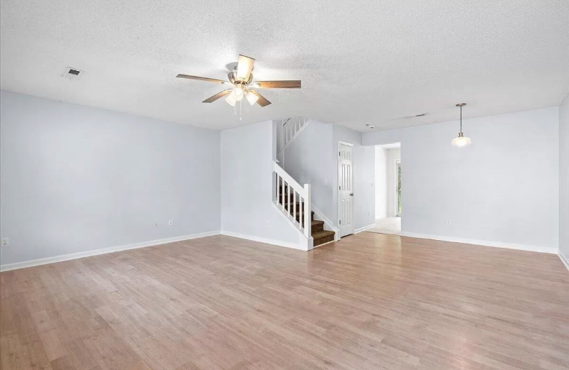142 Brockman Way - Photo 3 of 14