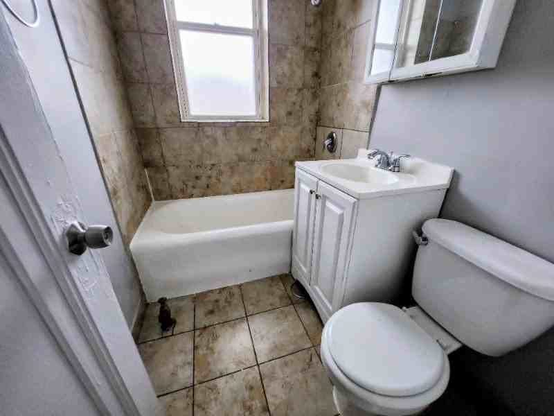 644 N Mayfield Ave #2 - Photo 4 of 12