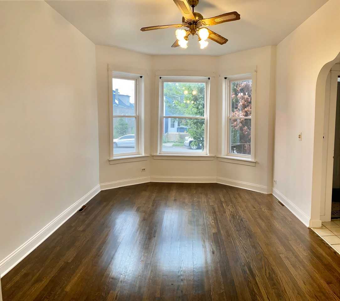 2513 W Pershing Rd #1 - Photo 3 of 15