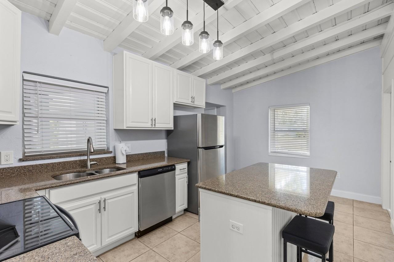 310 Burland St - Photo 3 of 8