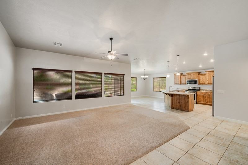 3945 Se - Photo 5 of 28