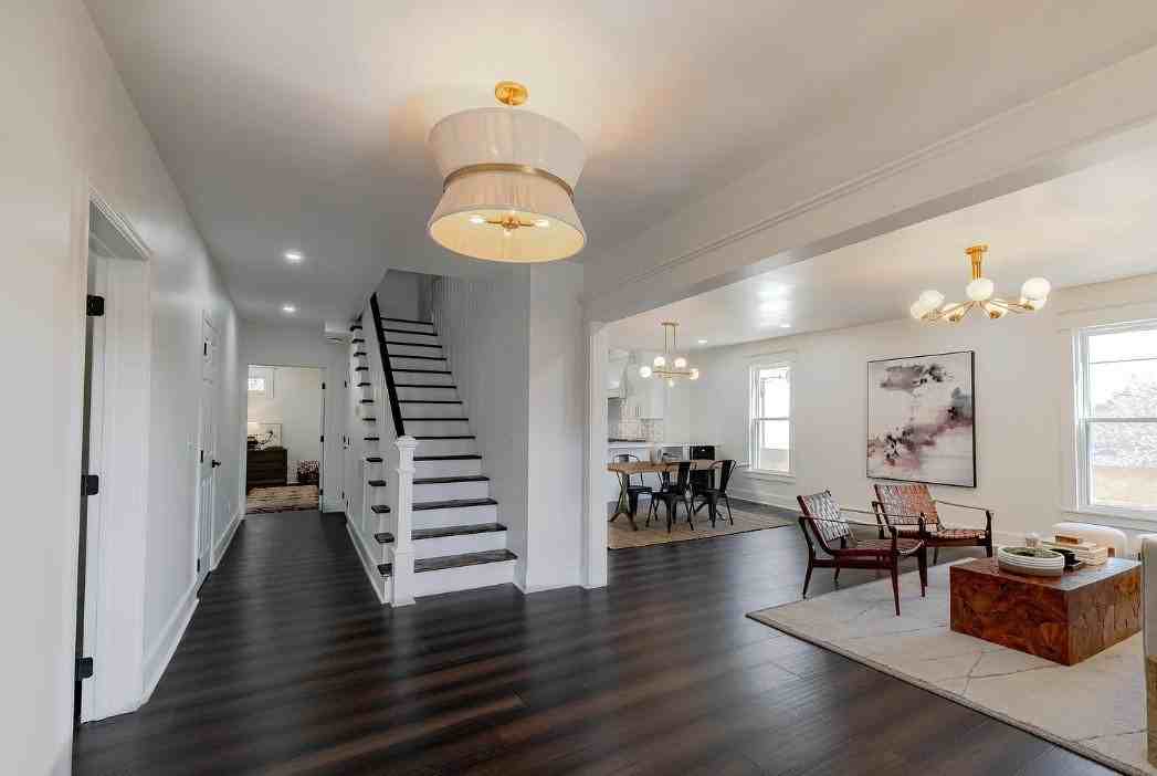 1017 Thompson Pl - Photo 3 of 15