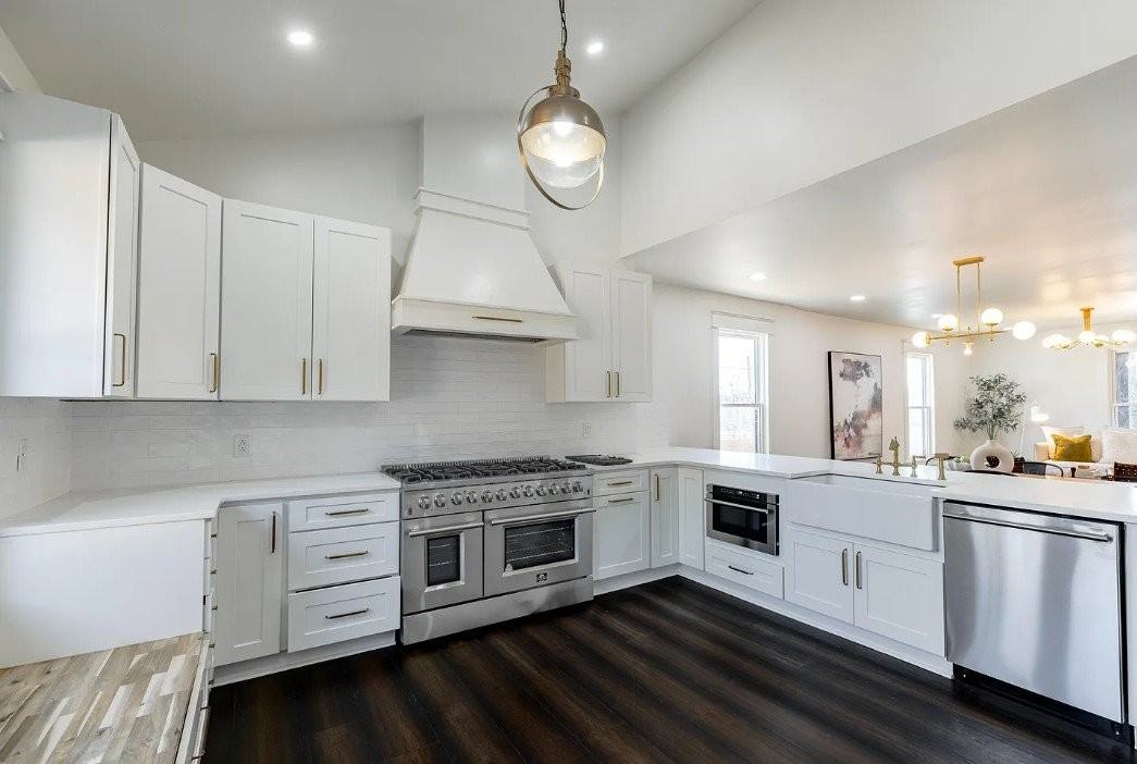 1017 Thompson Pl - Photo 5 of 15
