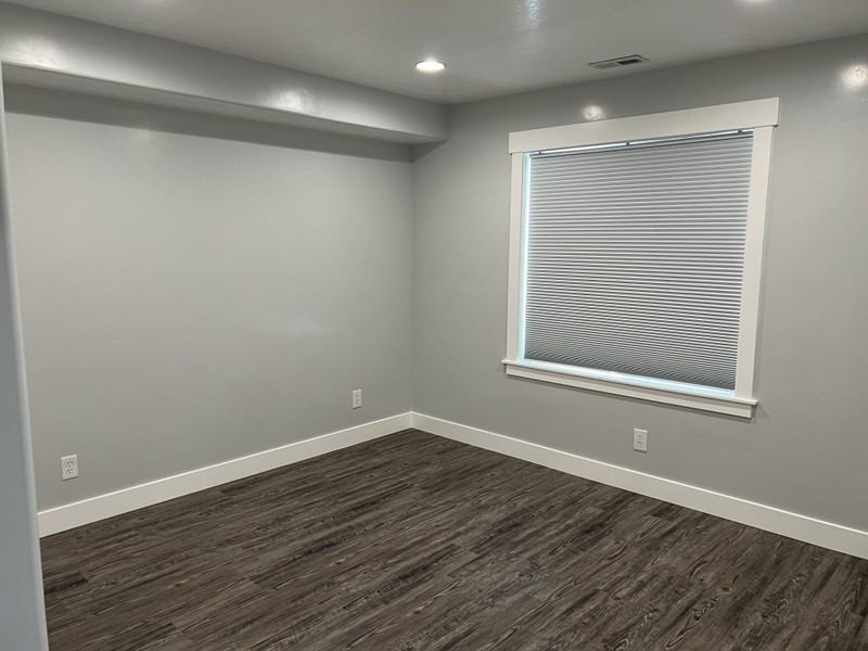 2205 E Grenada Ln - Photo 4 of 8