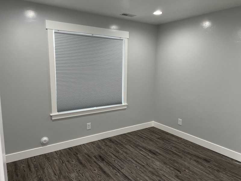 2205 E Grenada Ln - Photo 7 of 8