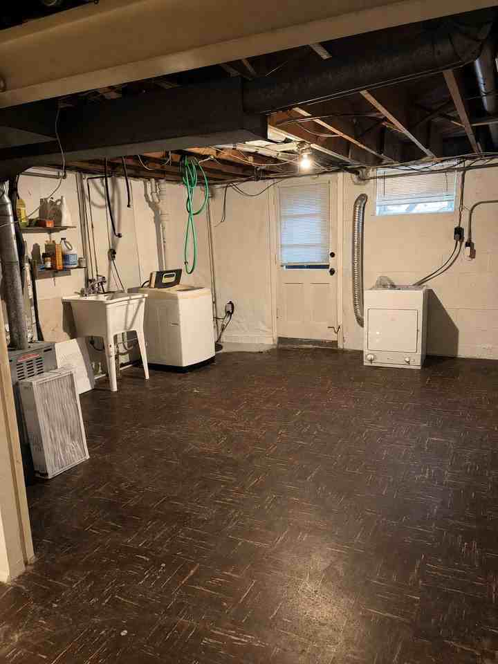 4821 Williston St - Photo 4 of 13