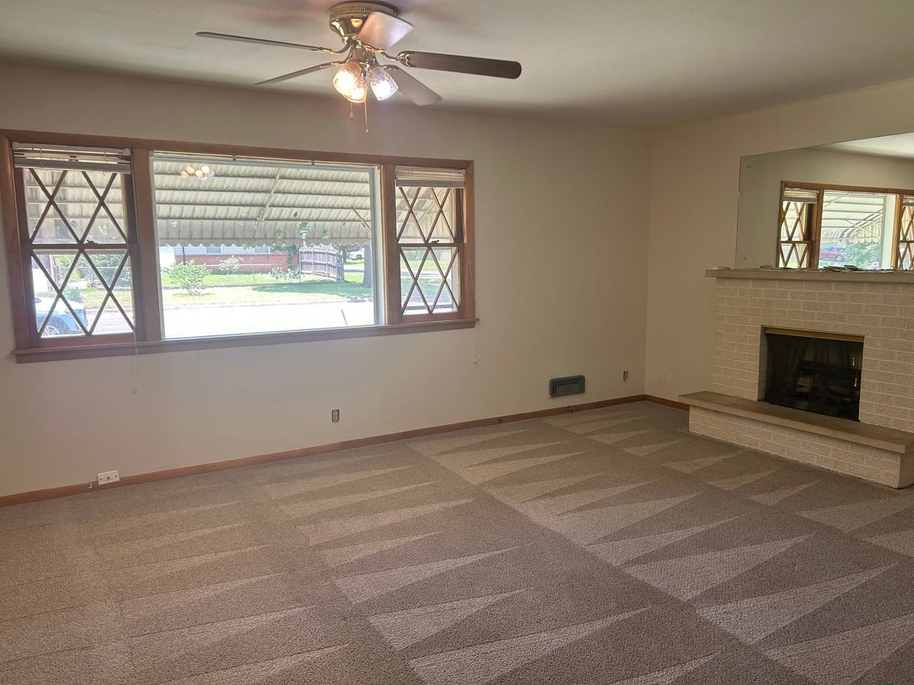 1526 N Sheridan St - Photo 3 of 13