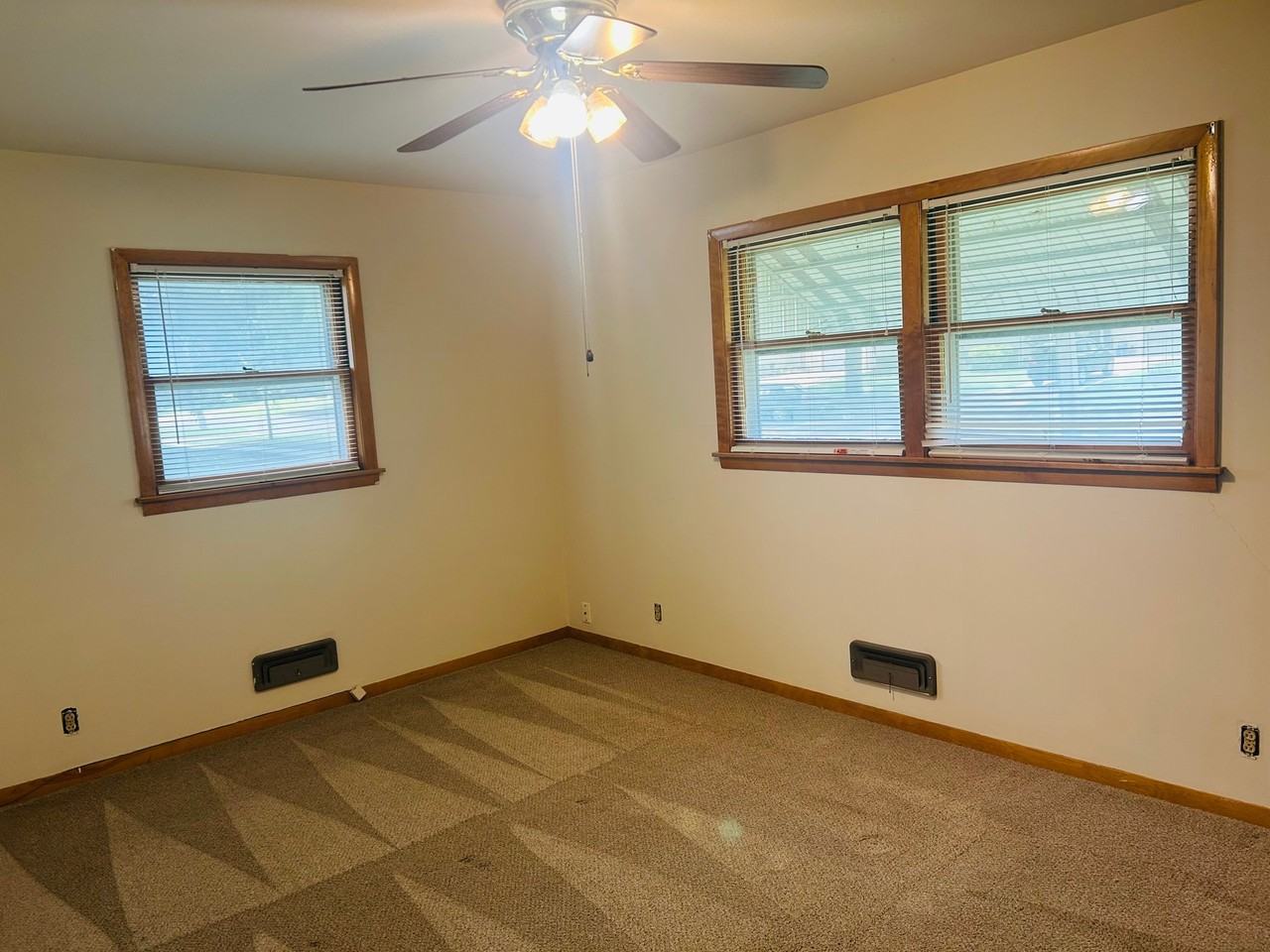 1526 N Sheridan St - Photo 4 of 13