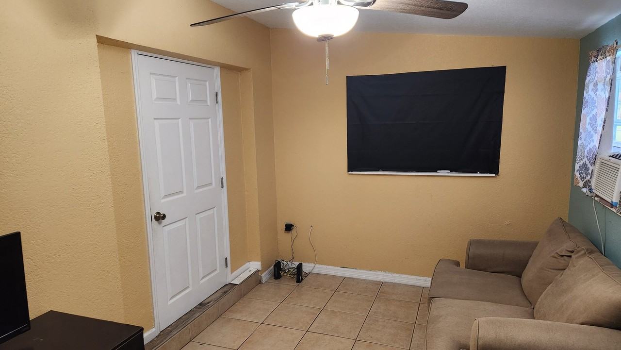 22145 Midway Blvd - Photo 3 of 8