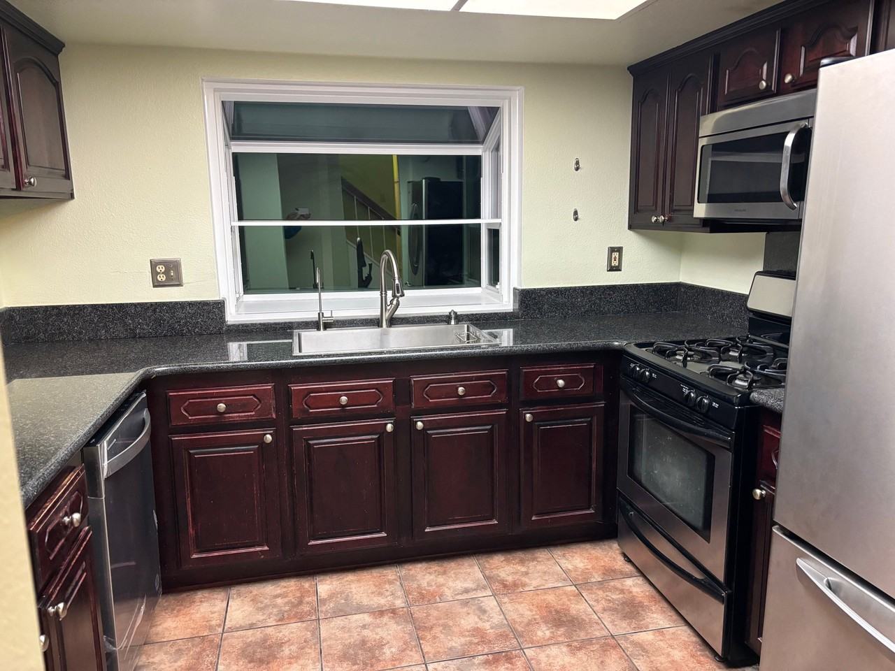 626 Elise Dr - Photo 4 of 18