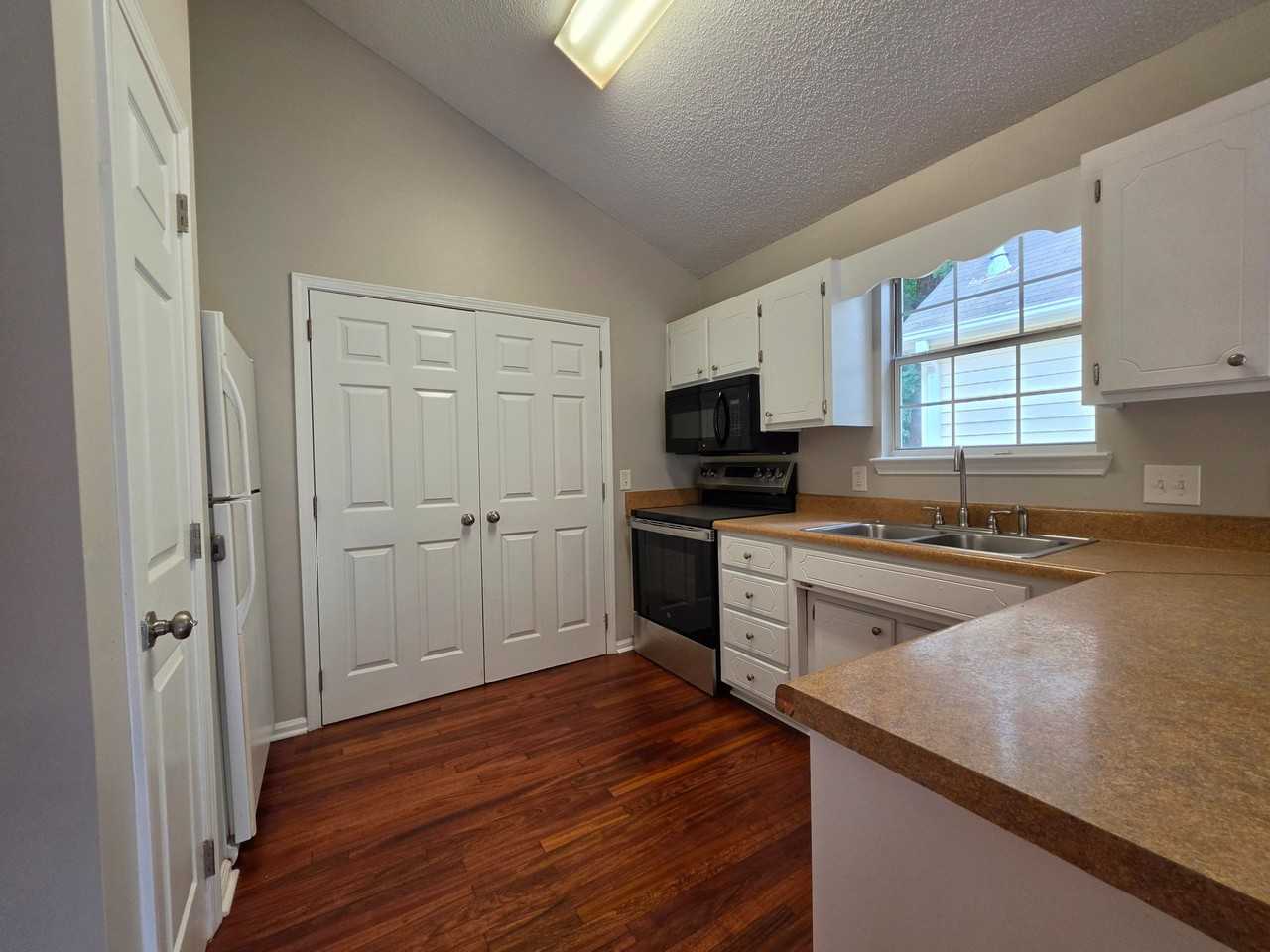 503 Dunwoody Dr - Photo 5 of 20