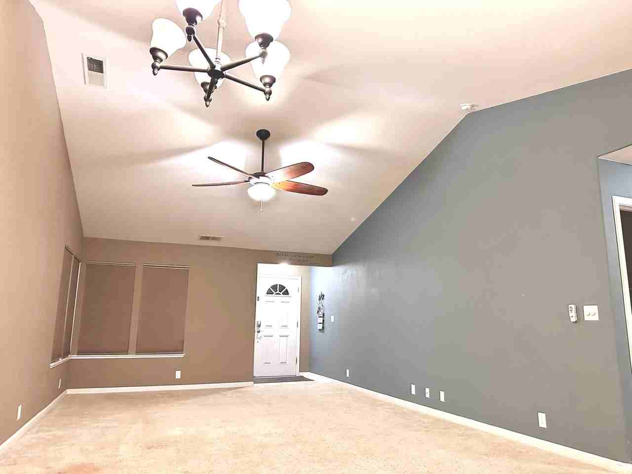 2811 Vistamont Way - Photo 3 of 10