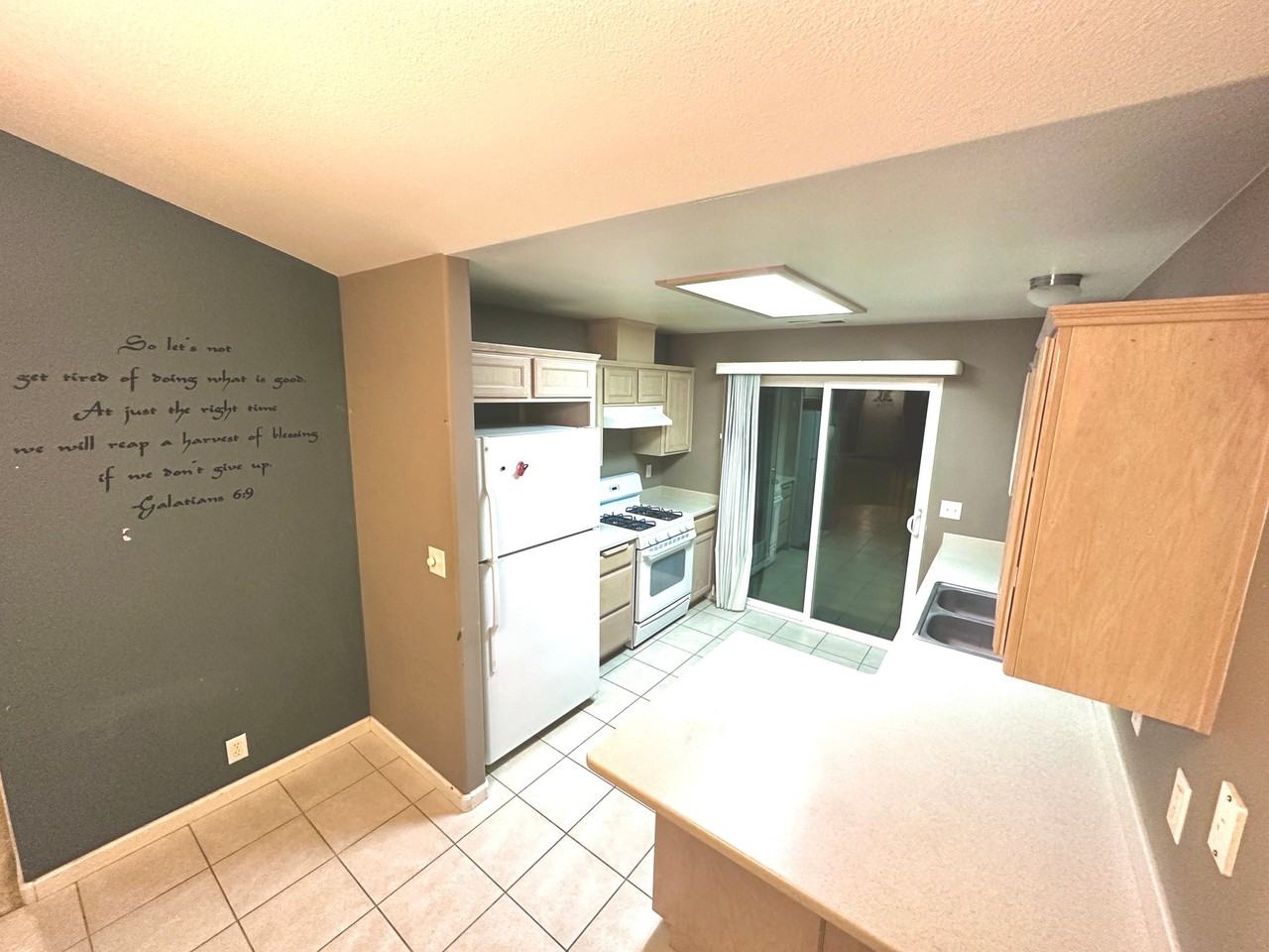 2811 Vistamont Way - Photo 4 of 10
