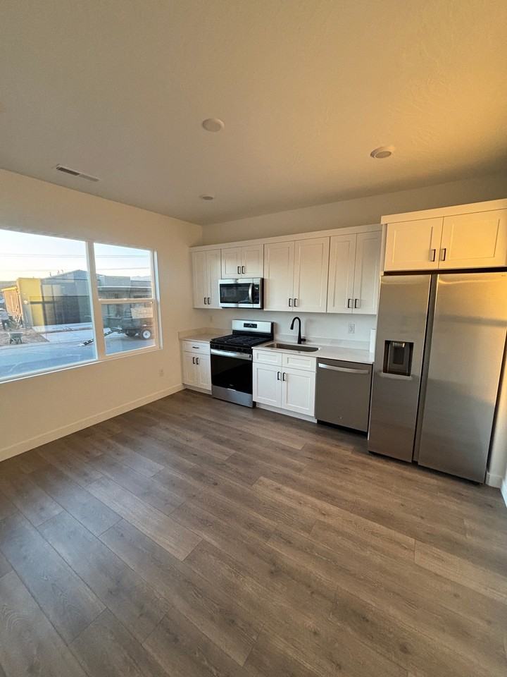 1567 S Sinawava Dr #2 - Photo 4 of 12