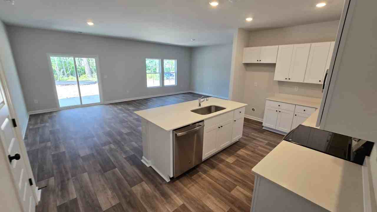 1082 Harbor Dr - Photo 3 of 15