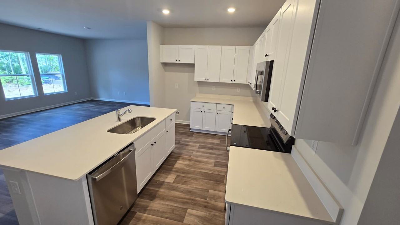 1082 Harbor Dr - Photo 4 of 15