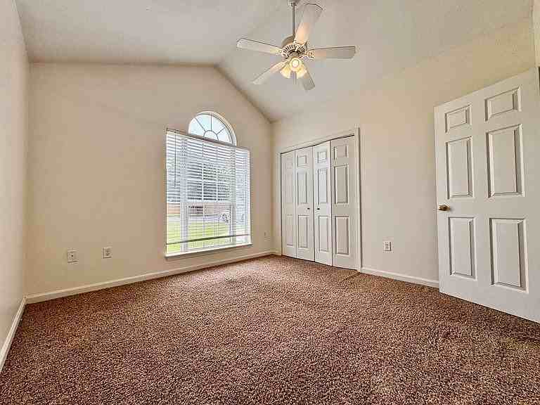 806 Almoo St - Photo 4 of 11