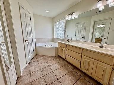 806 Almoo St - Photo 5 of 11