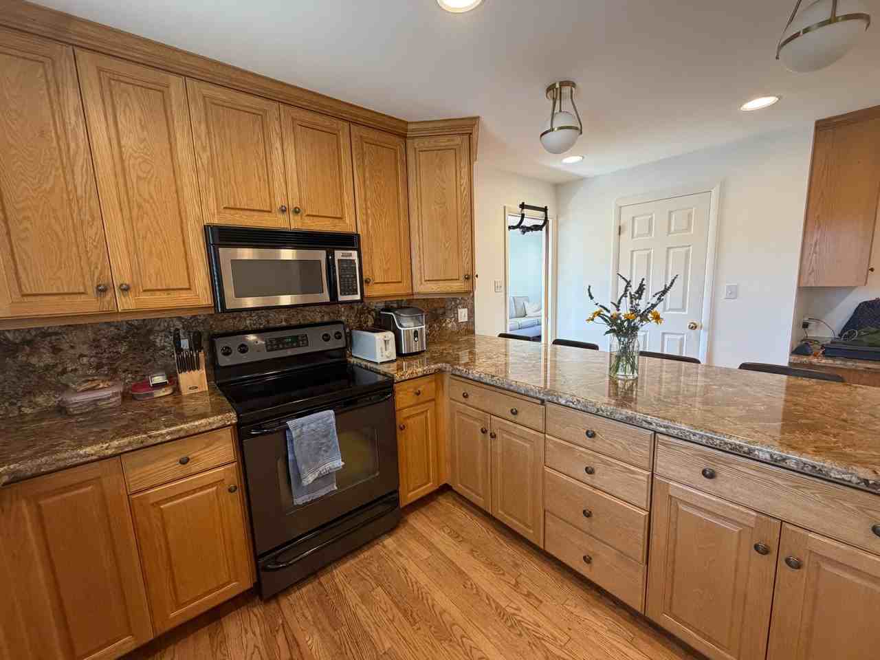 2746 E St - Photo 2 of 20