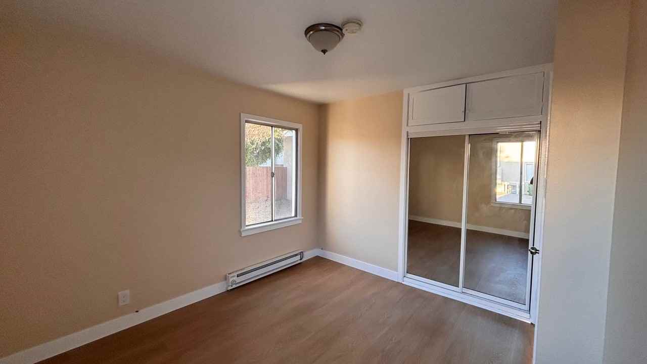 855 W 29th Pl - Photo 3 of 8