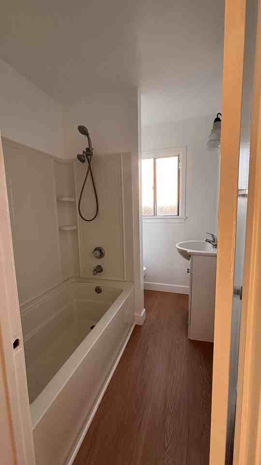 855 W 29th Pl - Photo 7 of 8