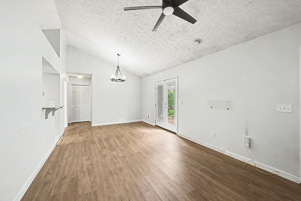 614 Poplar Pl - Photo 3 of 12