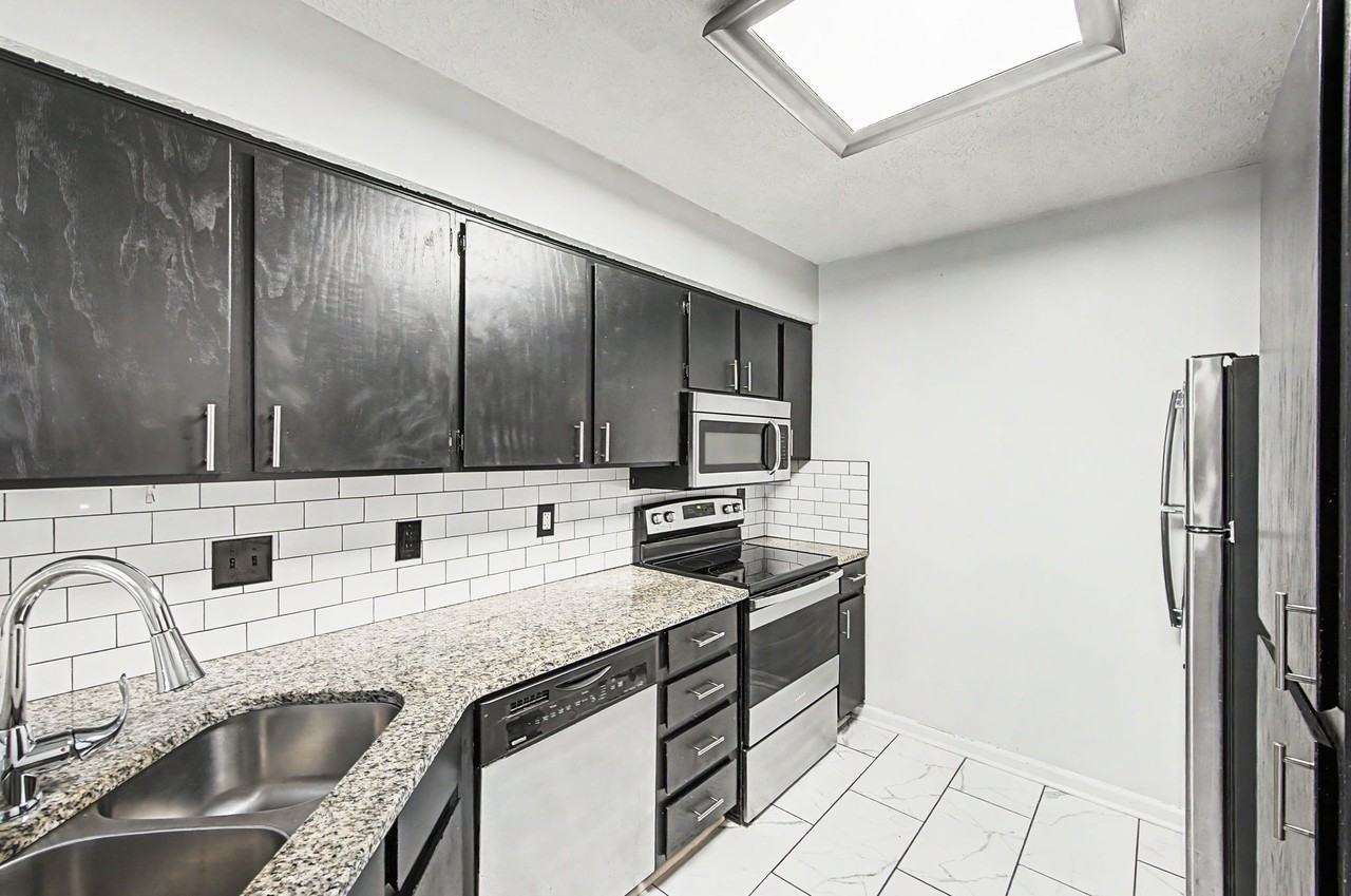 614 Poplar Pl - Photo 5 of 12