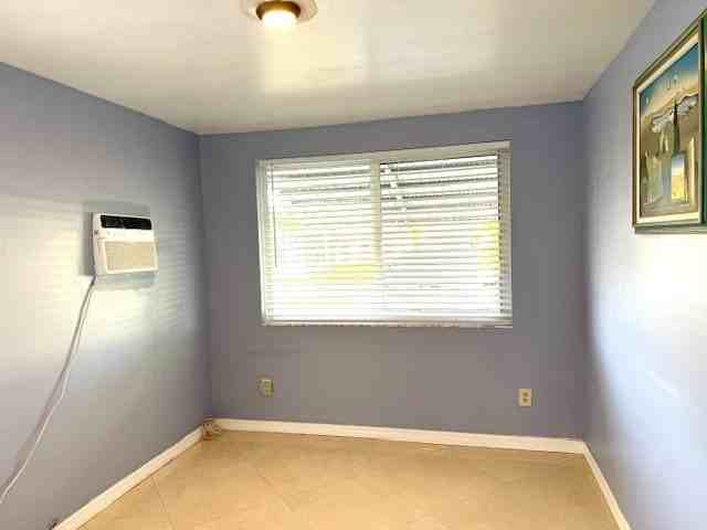 2410 N 59th Ave - Photo 4 of 7
