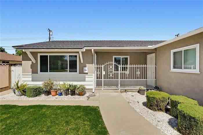 14611 Ermita Ave - Photo 2 of 19