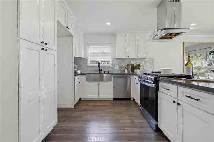 14611 Ermita Ave - Photo 7 of 19