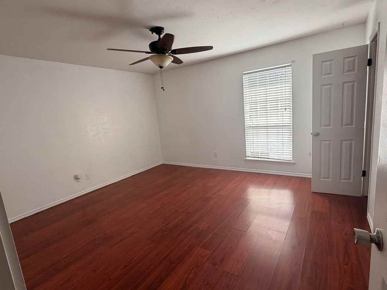 1112 Park Center Ct - Photo 3 of 13