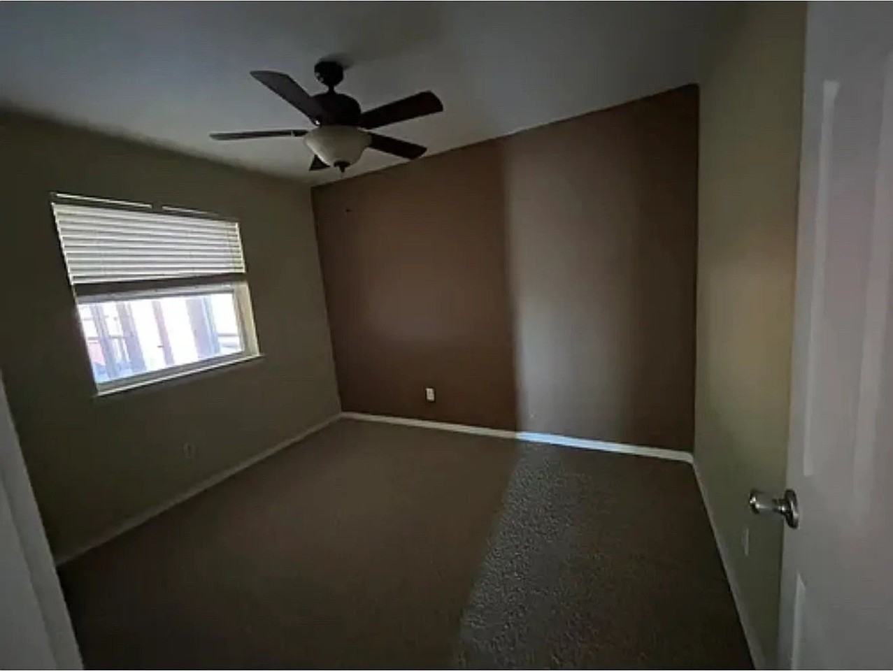 1112 Park Center Ct - Photo 5 of 13