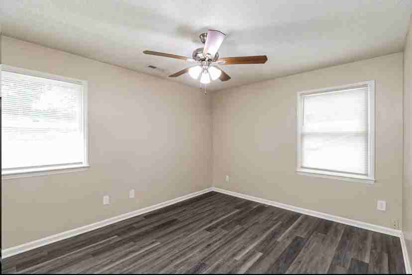 5936 Loch Arbor Ln - Photo 5 of 11